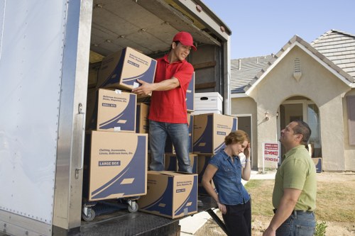 Careful loading support for a Watford home move